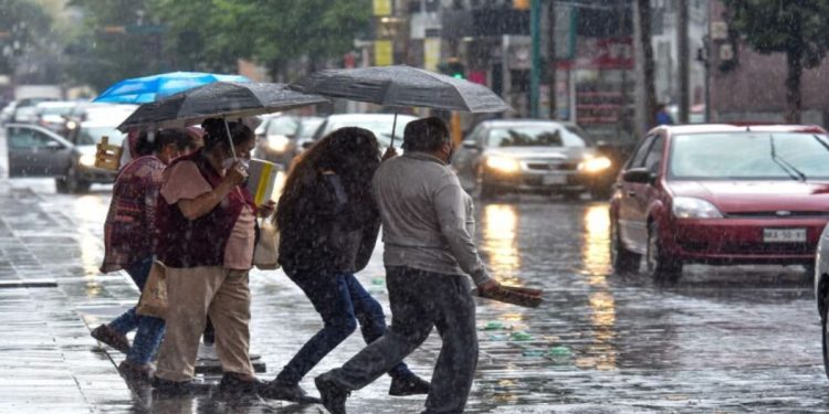 Siete municipios de Quintana Roo en alerta por intensas lluvias, actividad eléctrica y fuertes rachas de viento