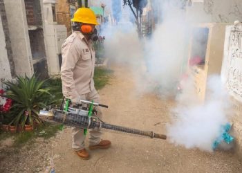 Alista Secretaría de Salud operativo de fumigación en panteones de Tabasco ante Día de Muertos