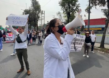 Protesta de trabajadores del IMSS colapsa el Circuito Interior y concluye con la toma parcial de la sede sindical en la CDMX