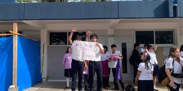 Estudiantes protestan por violencia digital con IA en plantel escolar y acusan omisión de directivos