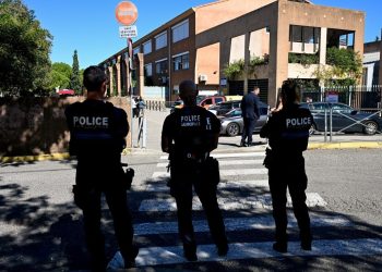 Estudiante de 14 años hiere a dos profesores con una escopeta en un colegio de Francia