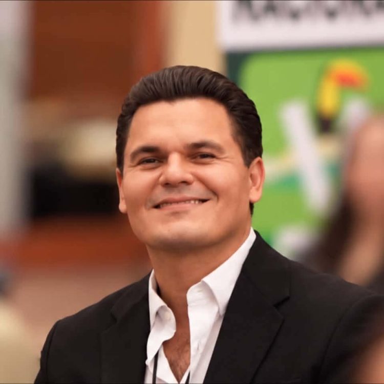 El chalán del Niño Verde Renan Sánchez Tajonar, dejó a Paul André Quintero Meri al frente de la #MafiaVerde, su chalán y recaudador de confianza en #Cozumel, su liga con el crimen, las extorsiones a comerciantes y financiamiento ilegal para campaña en el municipio.