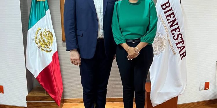 Daniel Casasús le quedó el saco muy grande, los pantalones muy cortos, pero las uñas las tiene muy largas, un saqueador en potencia.