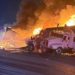 Tráiler choca contra unidades estacionadas y se incendia durante bloqueo en la autopista Toluca-México