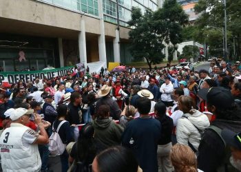 Trabajadores del IMSS adelantan marcha nacional para el 13 de octubre y mantienen plantón en Reforma