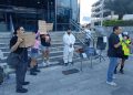 Ambientalistas se manifiestan en Pemex por olores a hidrocarburo y exigen el apagado inmediato de mecheros