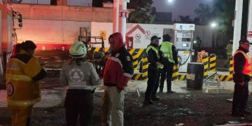 Explosión e incendio en gasera de Coacalco provocan evacuaciones y movilización de emergencia