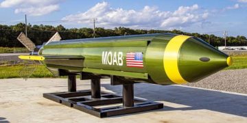 Donald Trump descarta uso de armas nucleares y tropas terrestres en Irán, pero contempla bomba MOAB