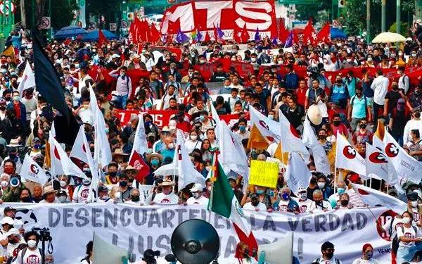 Miles marchan en la CDMX a 58 años de la Matanza de Tlatelolco; exigen justicia histórica y fin a la impunidad