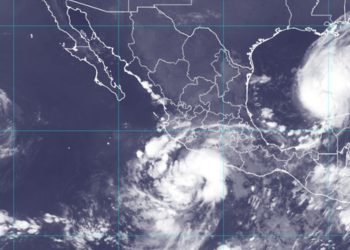 Huracán Simón se fortalece a categoría 3 frente al Pacífico mexicano y activa alerta de emergencia federal