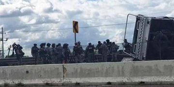 Vuelca camión de la Guardia Nacional en la carretera Mérida-Campeche; reportan al menos 10 elementos lesionados
